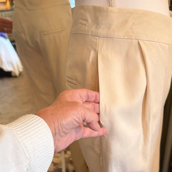 Reformation Cream Trousers with Pockets size 4 - Picture 3 of 8